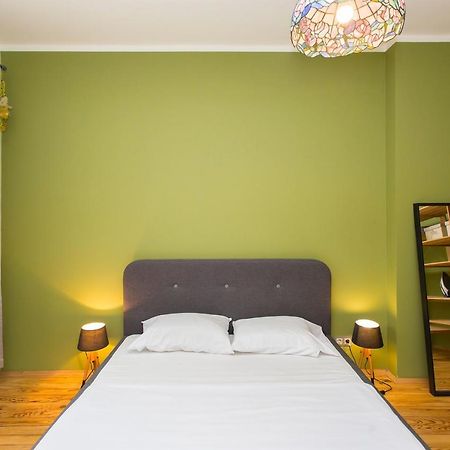 Colorful 2Bdr Apartment In The City Center โซเฟีย ภายนอก รูปภาพ