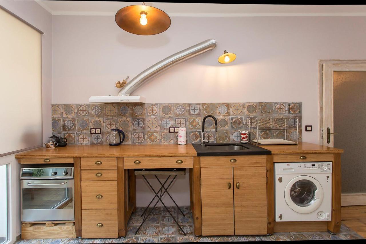 Colorful 2Bdr Apartment In The City Center โซเฟีย ภายนอก รูปภาพ