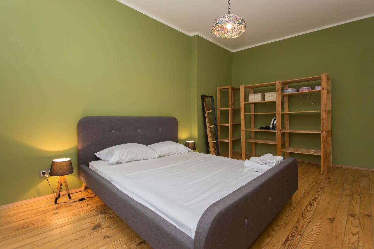 Colorful 2Bdr Apartment In The City Center โซเฟีย ภายนอก รูปภาพ