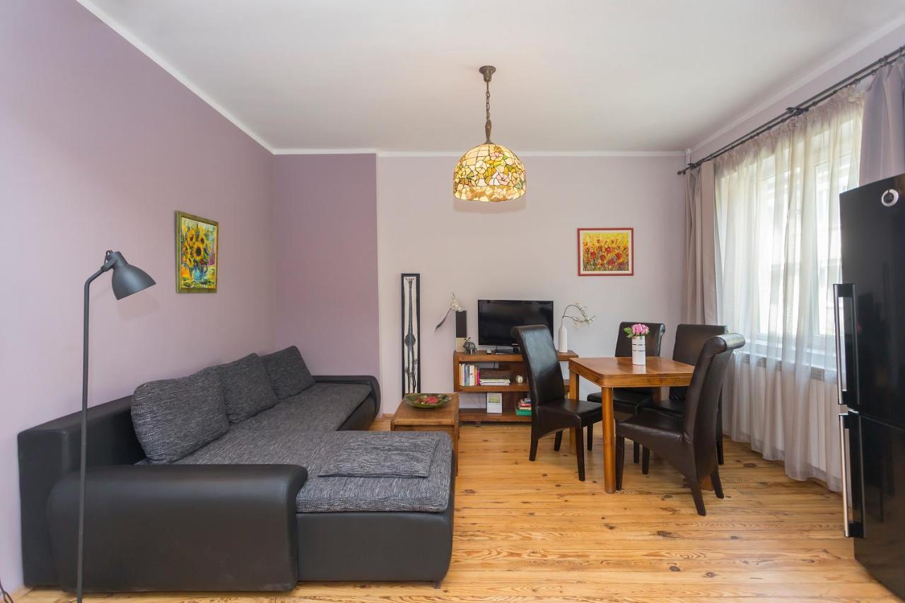 Colorful 2Bdr Apartment In The City Center โซเฟีย ภายนอก รูปภาพ