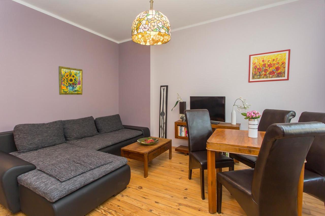 Colorful 2Bdr Apartment In The City Center โซเฟีย ภายนอก รูปภาพ