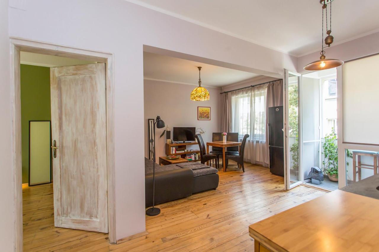 Colorful 2Bdr Apartment In The City Center โซเฟีย ภายนอก รูปภาพ